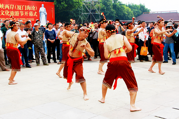 Xiang'an Paixiong (Chest-slapping) Dance
